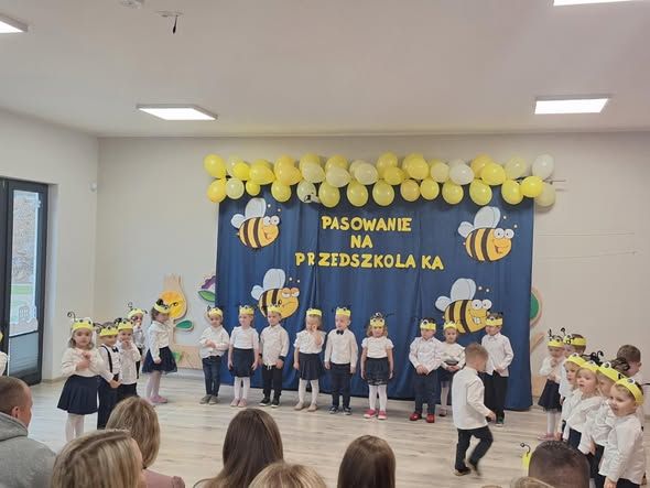 Galeria zdjęć: Pasowanie na przedszkolaka Pszczółki